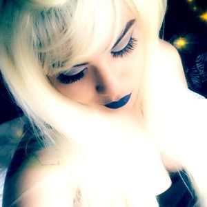 Meet your Posher, Carolina